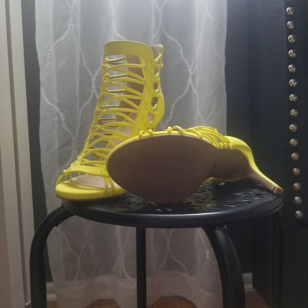 Heels - Picture 3 of 3